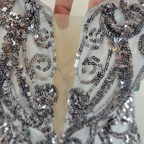 Camille La Vie Prom Dress Grey Metallic Sequin Lace‎ Up Back NWT Size 0 - Picture 4 of 14